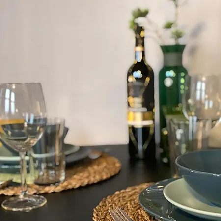 Klassen - Exklusives Altbau - Zentral - Rheinnaehe Apartment *