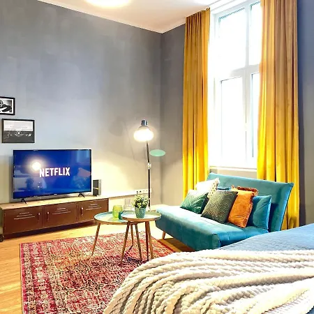 Klassen - Exklusives Altbau - Zentral - Rheinnaehe Apartment *