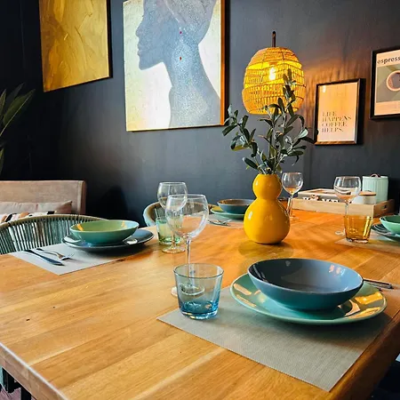 Klassen - Exklusive Altbau - Zentral - Rheinnaehe Appartamento