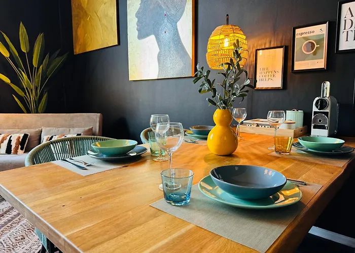 Klassen - Exklusive Altbau - Zentral - Rheinnaehe Апартаменты